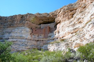 The color exchange beween natural surroundings and the buildings brings the so called castle out of the rock visually.
